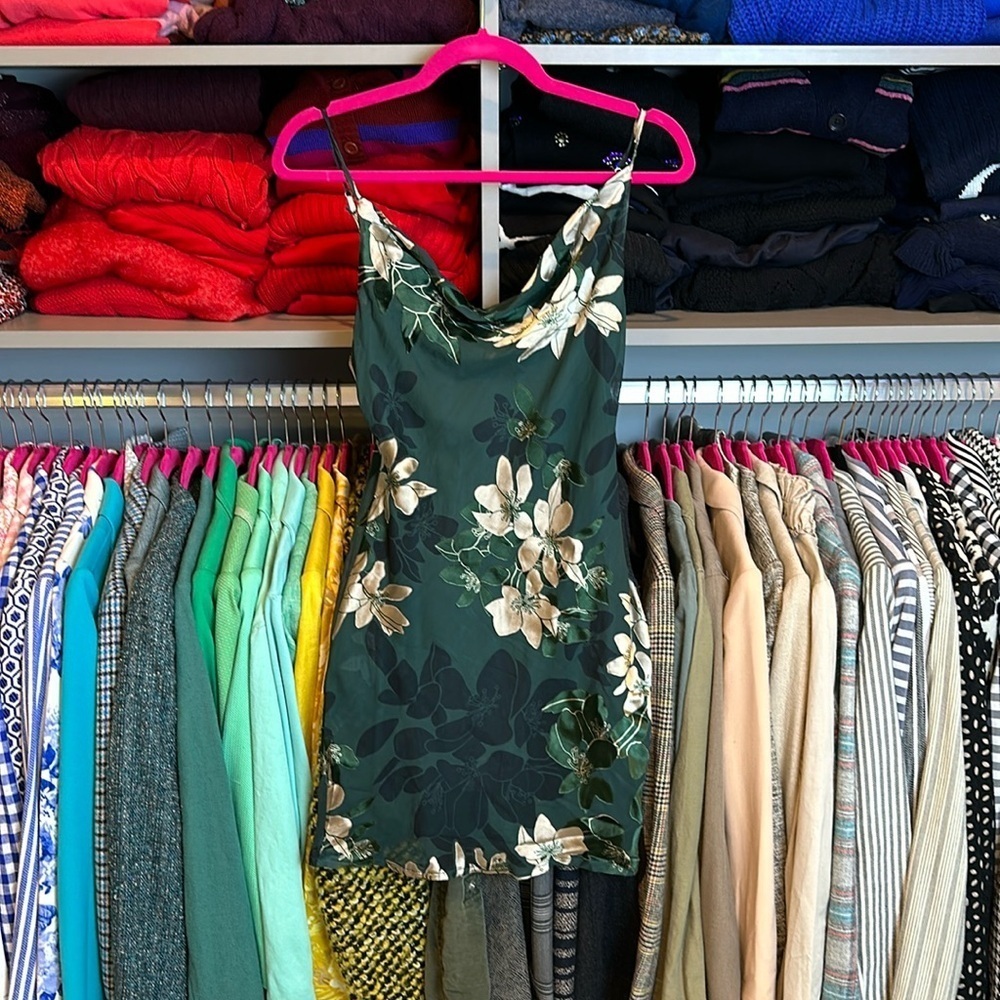 Saints + Secrets green/gold flower spaghetti strap mini dress size XS NWT​
